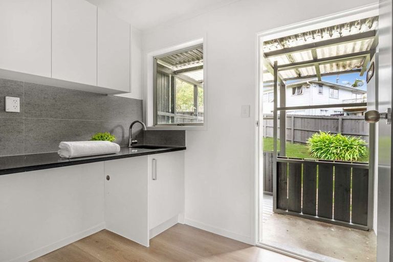 Photo of property in 9 Tahu Crescent, Sunnynook, Auckland, 0620