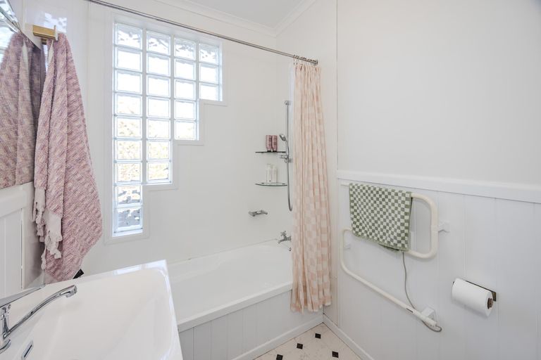 Photo of property in 8a Clyde Street, Oamaru North, Oamaru, 9400