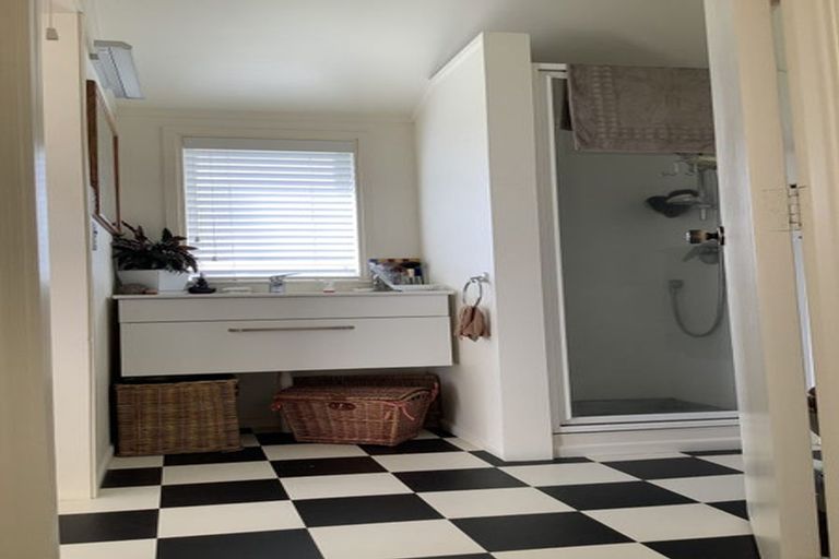 Photo of property in 302 Rangatira Road, Beach Haven, Auckland, 0626