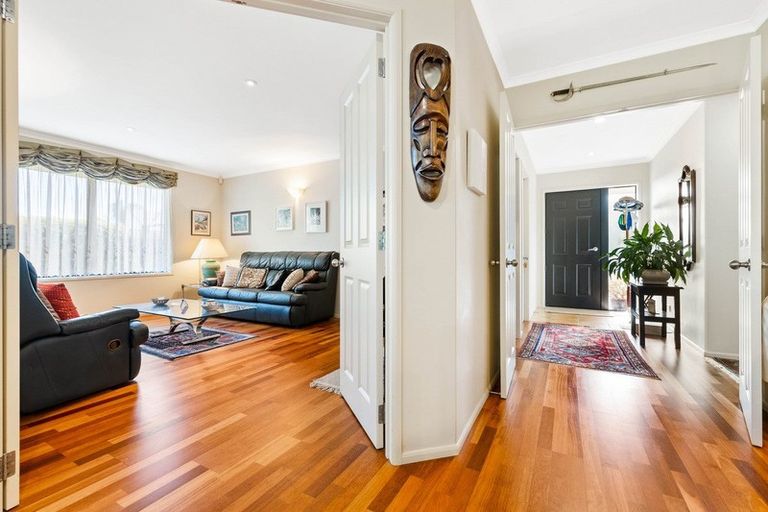 Photo of property in 20 Anchorite Way, Red Beach, 0932