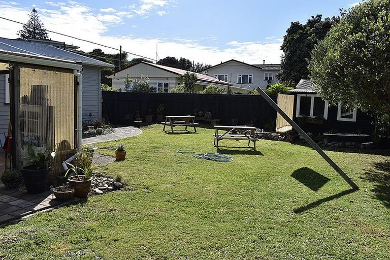 Photo of property in 27 Toi Street, Otaki Beach, Otaki, 5512