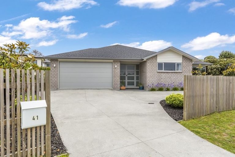 Photo of property in 41 Woodridge Drive, Stanmore Bay, Whangaparaoa, 0932