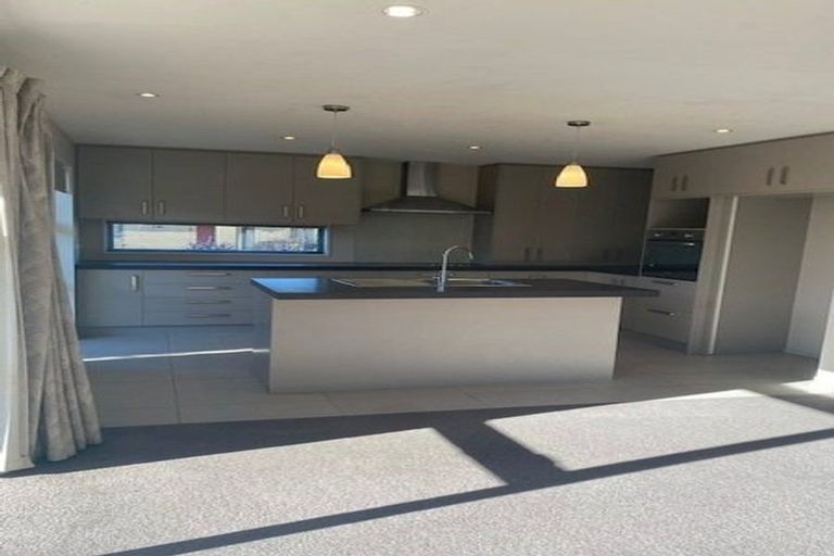 Photo of property in 28 Hakatere Road, Pegasus, 7612