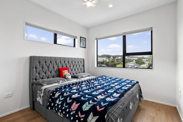 Photo of property in 137 Keri Vista Rise, Papakura, 2110