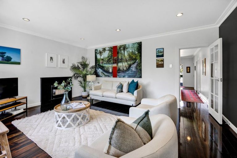 Photo of property in 290 Devon Street West, New Plymouth, 4310