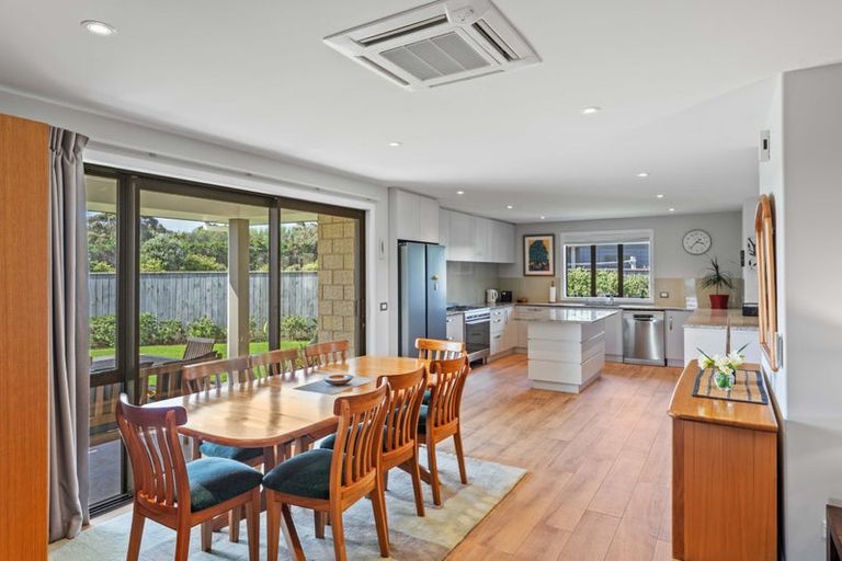 Photo of property in 38 Titoki Road, Waikanae Beach, Waikanae, 5036