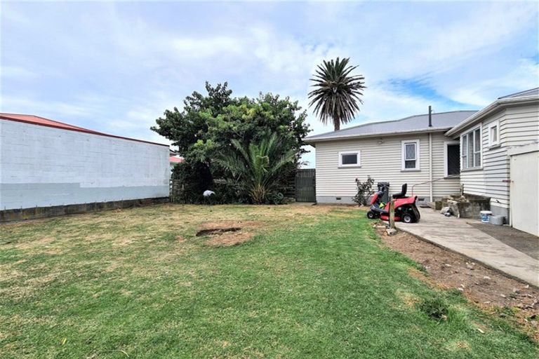 Photo of property in 138 Tasman Street, Opunake, 4616