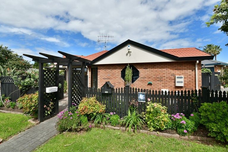 Photo of property in 16 Red Hibiscus Road, Stanmore Bay, Whangaparaoa, 0932