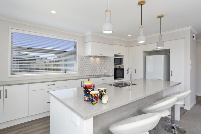 Photo of property in 16 Cassinia Close, Papamoa Beach, Papamoa, 3118