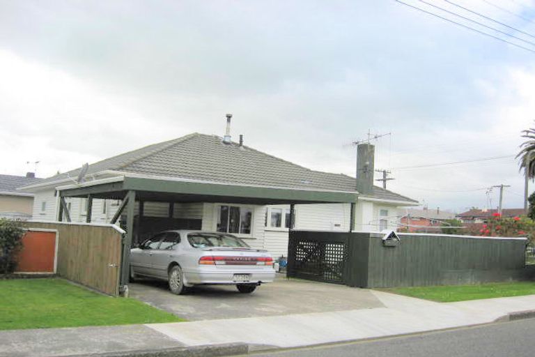 Photo of property in 2 Paisley Street, Levin, 5510