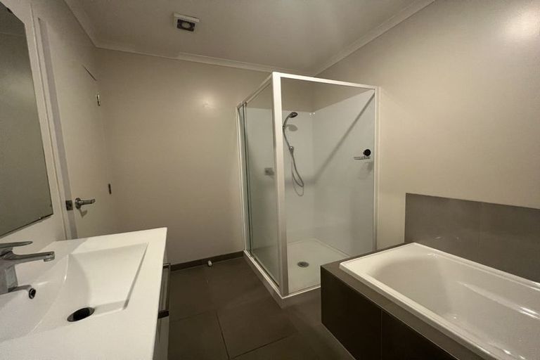 Photo of property in 18 Akeake Lane, Manurewa, Auckland, 2102