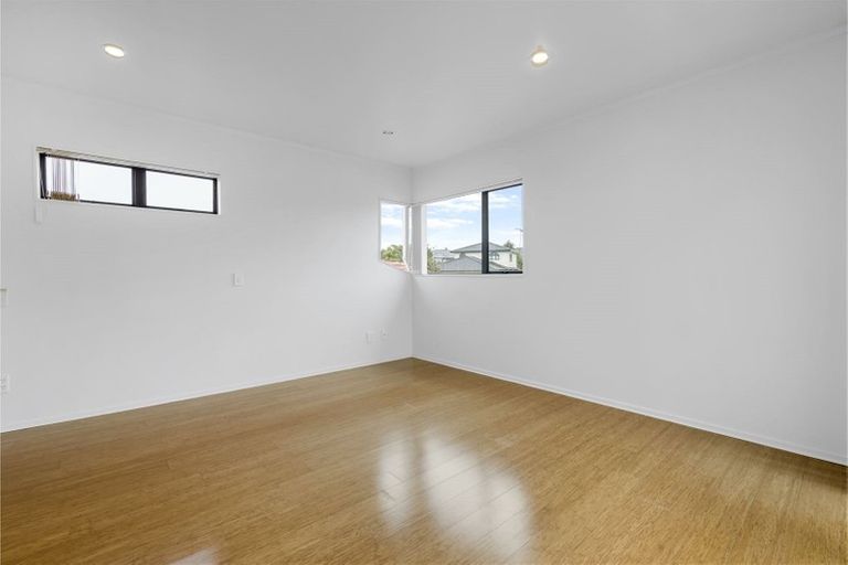 Photo of property in 1 Bougainvillaea Terrace, Goodwood Heights, Auckland, 2105