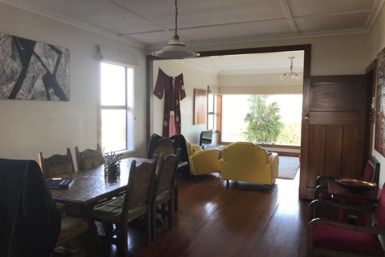 Photo of property in 172 Nevay Road, Karaka Bays, Wellington, 6022