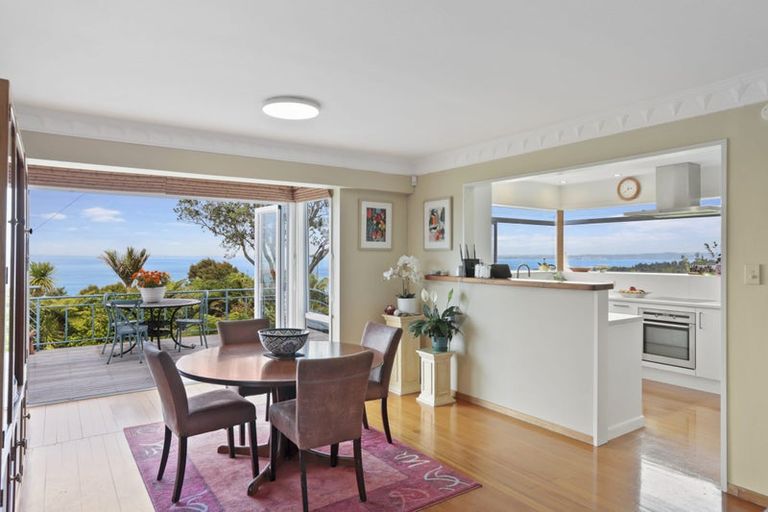 Photo of property in 98 Takahe Road, Titirangi, Auckland, 0604