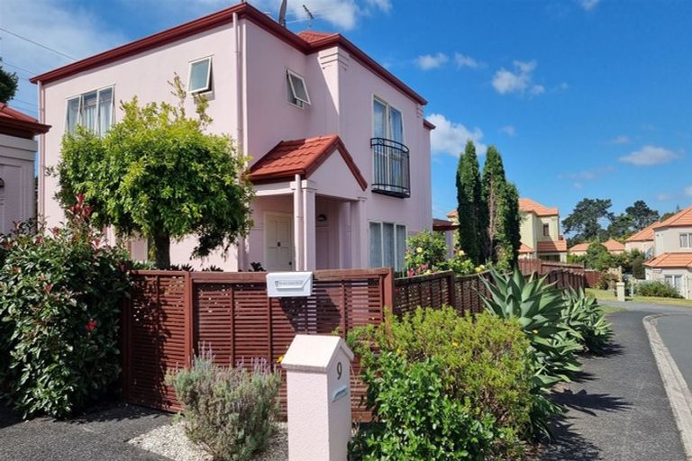 Photo of property in 9 Stolford Crescent, New Lynn, Auckland, 0600