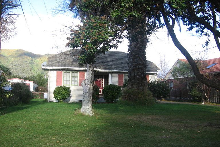 Photo of property in 6 Brook Street, Waiwhetu, Lower Hutt, 5010