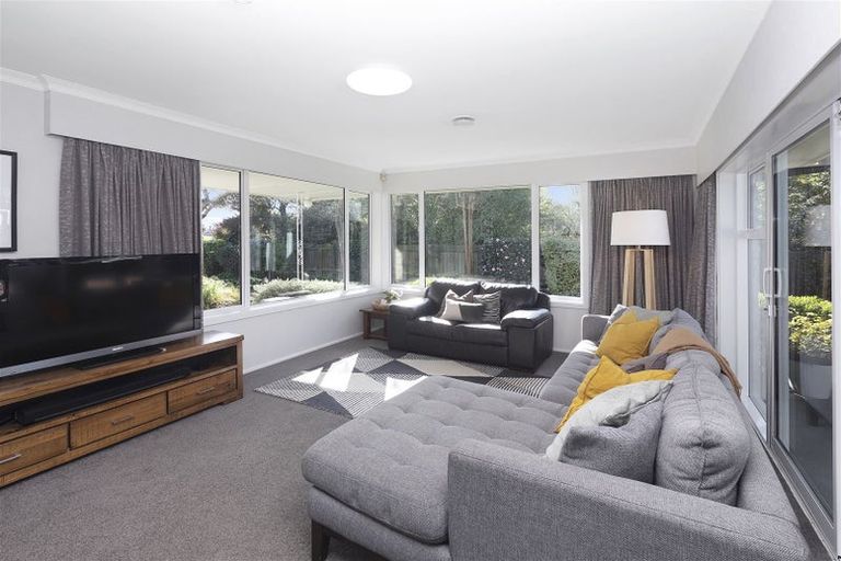 Photo of property in 10 Ashcroft Place, Burnside, Christchurch, 8053