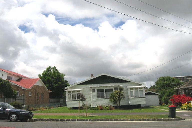 Photo of property in 62 St Michaels Avenue, Point Chevalier, Auckland, 1022