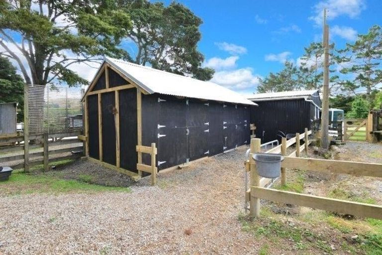 Photo of property in 202 Rapson Road, Kaukapakapa, 0871