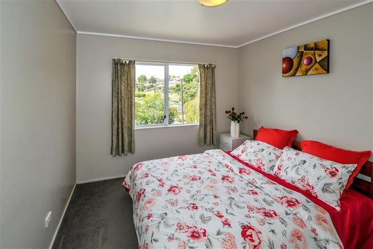 Photo of property in 2/20 Hogans Road, Glenfield, Auckland, 0629