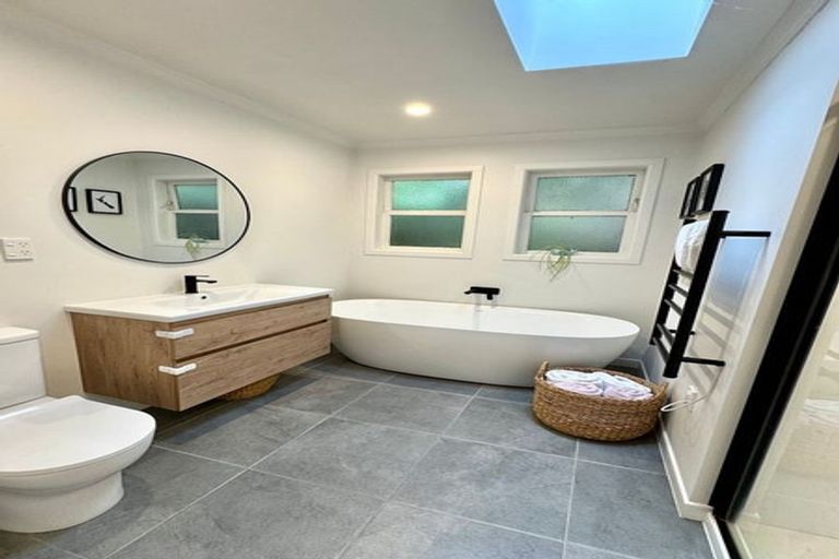 Photo of property in 42 Delhi Crescent, Khandallah, Wellington, 6035