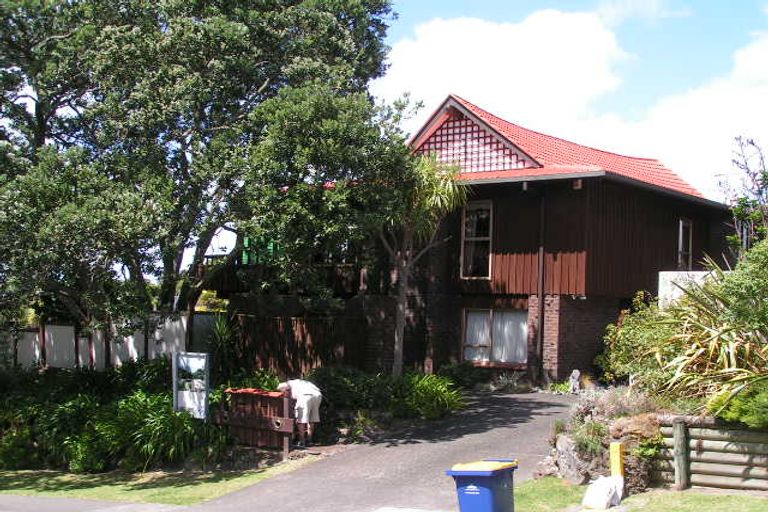 Photo of property in 2/41 Hauraki Road, Hauraki, Auckland, 0622