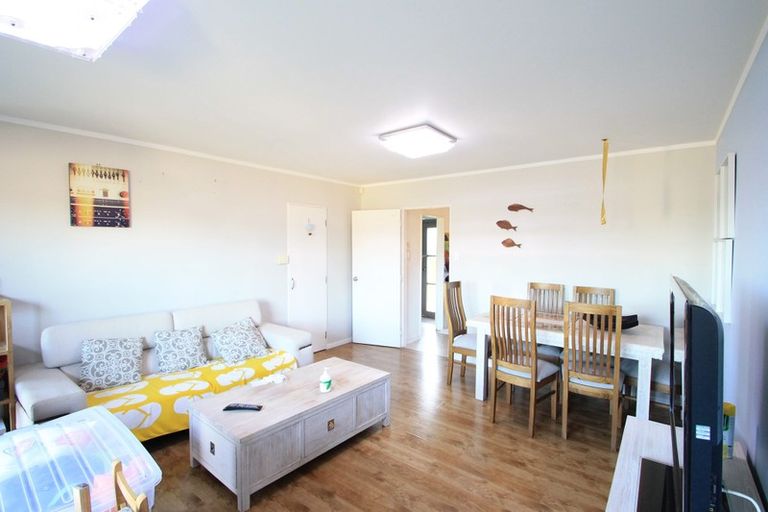 Photo of property in 2/78 West Coast Road, Glen Eden, Auckland, 0602