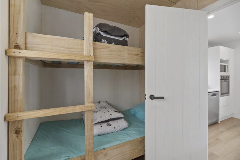 Photo of property in 30 Third Avenue, Urenui, 4377