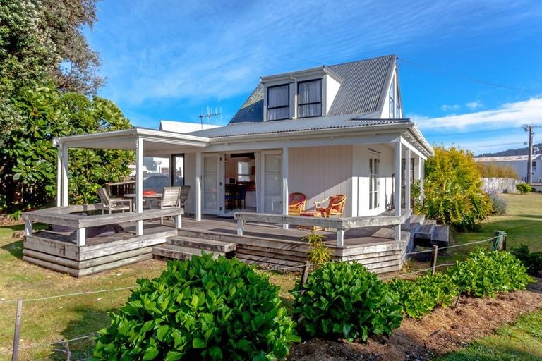 Photo of property in 1 Manaia Road, Tairua, 3508
