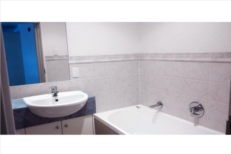 Photo of property in 175h Hurstmere Road, Takapuna, Auckland, 0622