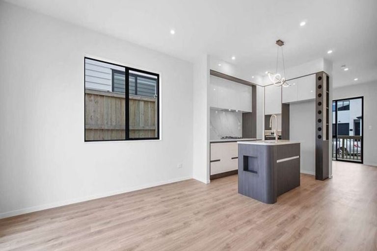 Photo of property in 27 Woven Place, Karaka, Papakura, 2113