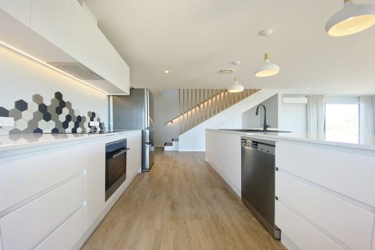 Photo of property in 15 Parkridge Place, Mount Pleasant, Christchurch, 8081