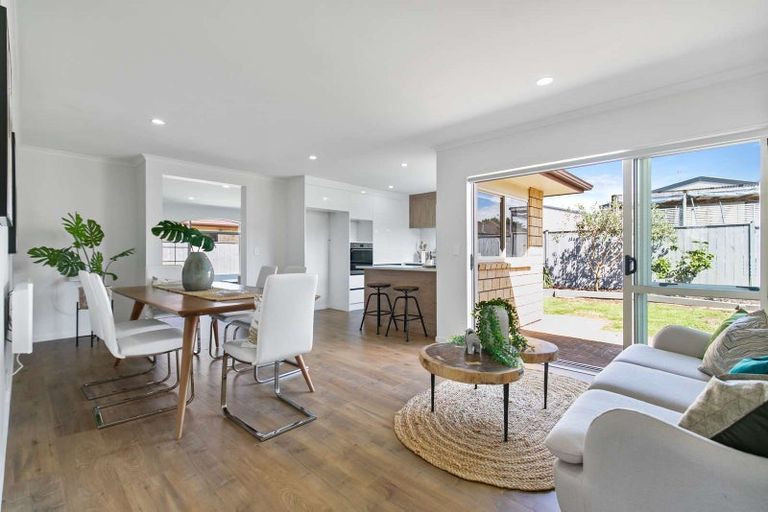 Photo of property in 66 Magic Way, Randwick Park, Auckland, 2105