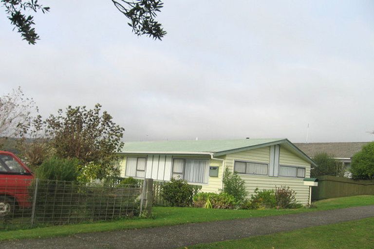 Photo of property in 32 Beaumaris Crescent, Ascot Park, Porirua, 5024