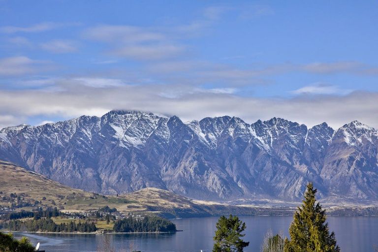 Photo of property in 6 Aspen Grove, Fernhill, Queenstown, 9300