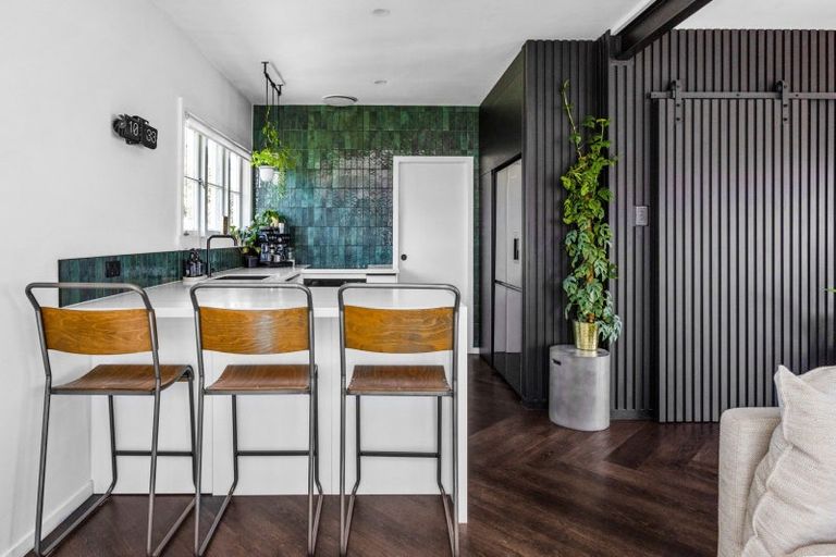 Photo of property in 709 Grove Road, Mayfair, Hastings, 4122