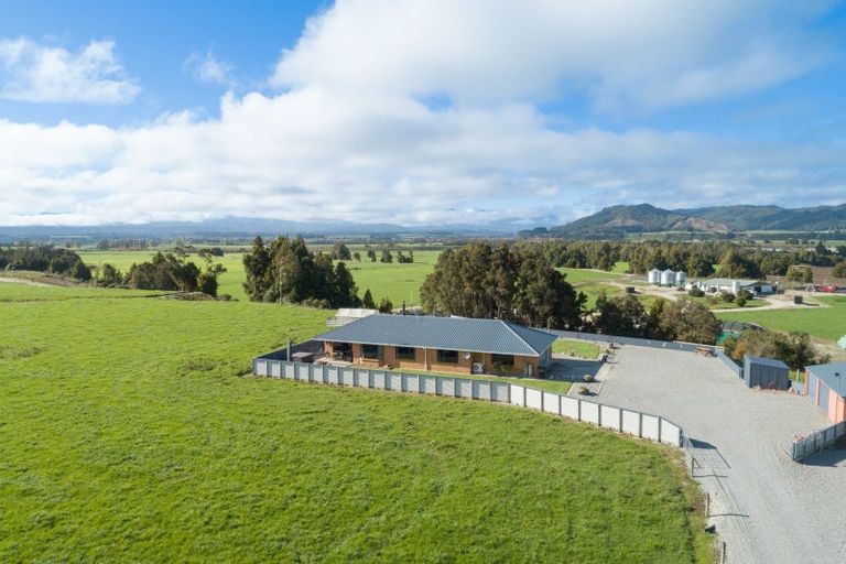 Photo of property in 2412 Atarau Road, Atarau, Blackball, 7871