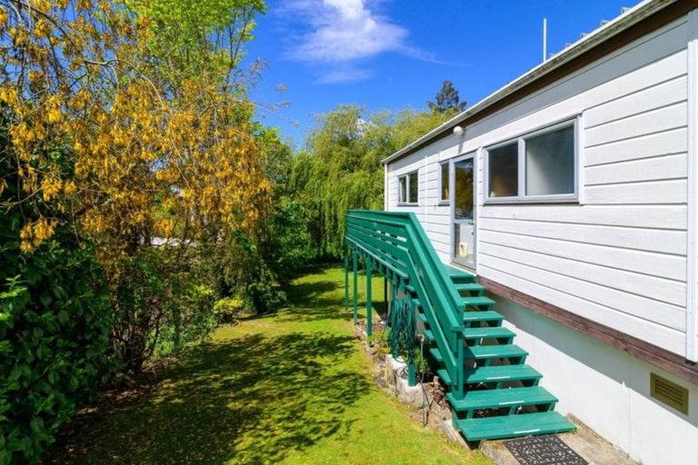 Photo of property in 100b Grand Vue Road, Kawaha Point, Rotorua, 3010