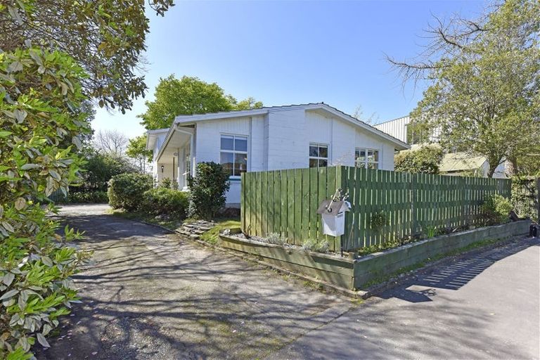 Photo of property in 10 Guinness Crescent, Ilam, Christchurch, 8041