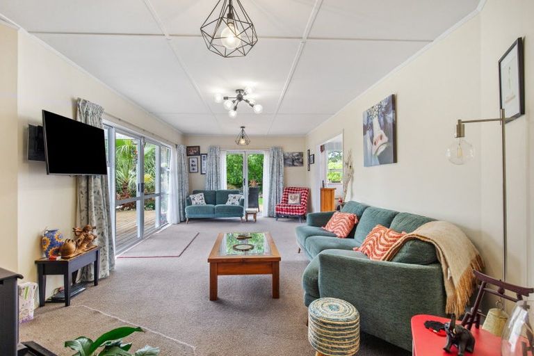 Photo of property in 11 Papaitonga Lake Road, Ohau, Levin, 5570