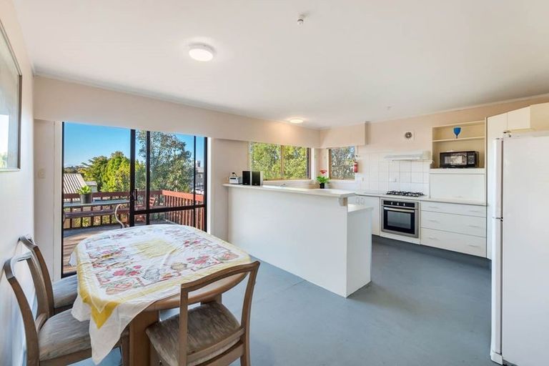 Photo of property in 40 Akoranga Drive, Northcote, Auckland, 0627