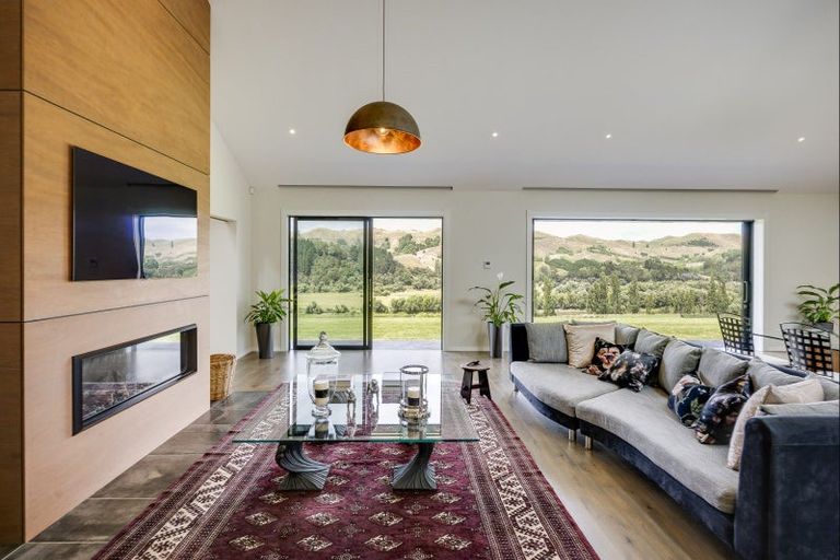 Photo of property in 103 Matangi Road, Kahuranaki, Havelock North, 4294