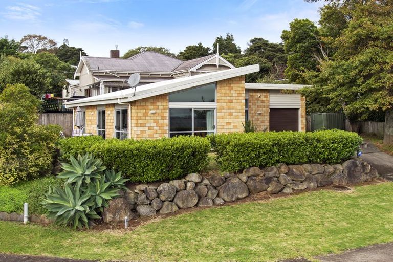 Photo of property in 4a Barberton Terrace, Red Hill, Papakura, 2110