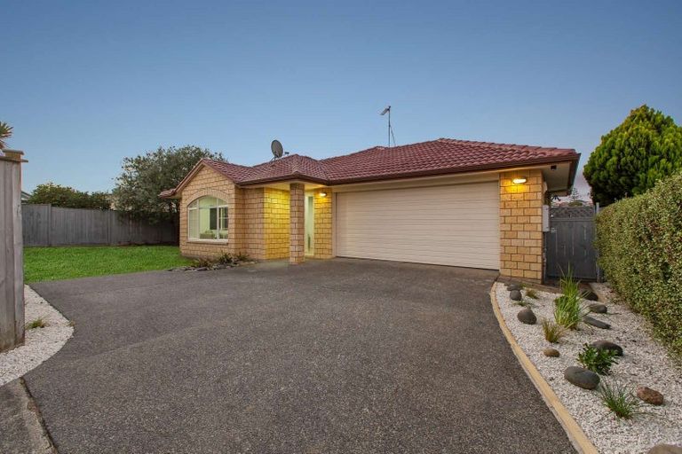 Photo of property in 66 Magic Way, Randwick Park, Auckland, 2105