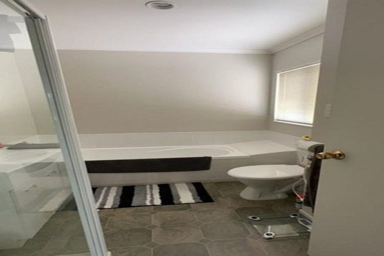 Photo of property in 13 Cairnsvale Rise, Manurewa, Auckland, 2105