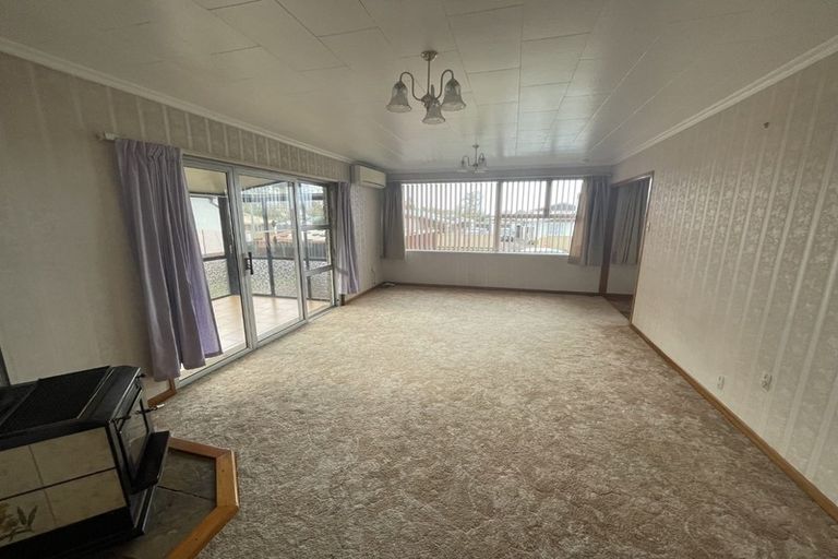 Photo of property in 13 Kowhai Street, Inglewood, 4330