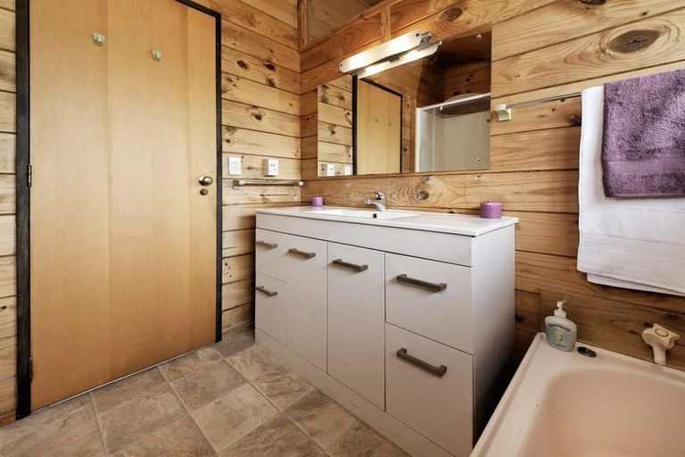 Photo of property in 172 Wiseley Road, West Harbour, Auckland, 0618