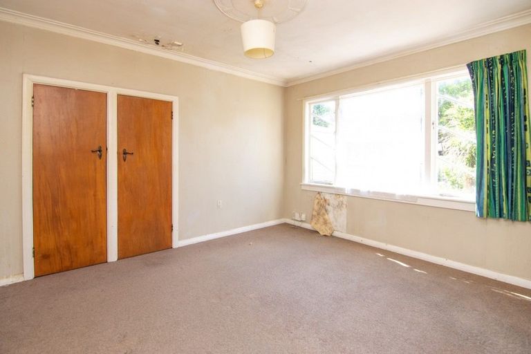 Photo of property in 10 Pahiatua Street, Hokowhitu, Palmerston North, 4410