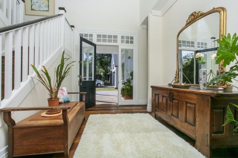 Photo of property in 21 Norwood Road, Bayswater, Auckland, 0622