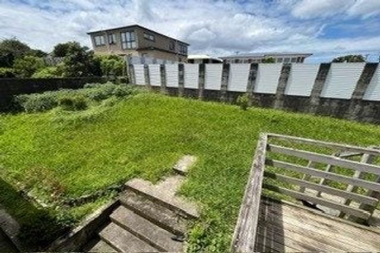 Photo of property in 1/22 Coburg Street, Henderson, Auckland, 0612